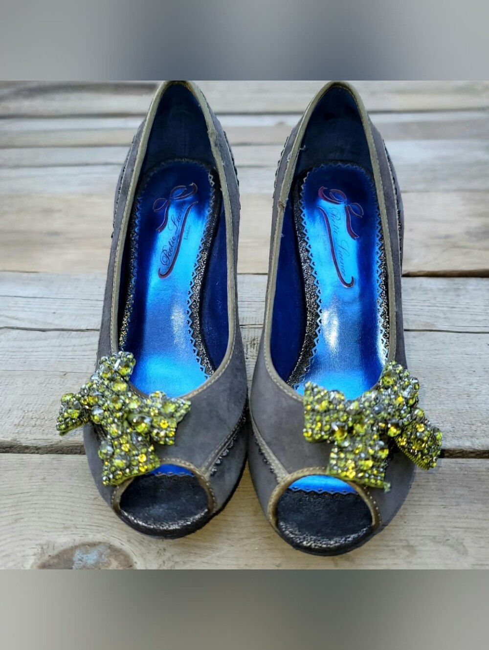Poetic Licence Gray Suede Peep-Toe Heels with Lime Green Rhinestone Bow Sz 6.5